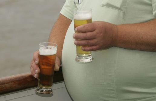 長啤酒肚是否是喝啤酒造成的 消除啤酒肚的五個(gè)方法