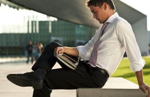 蹺二郎腿的危害大 長期蹺二郎腿易致脊柱側彎