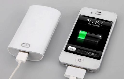 手機的充電誤區 邊充邊玩傷手機也傷身體