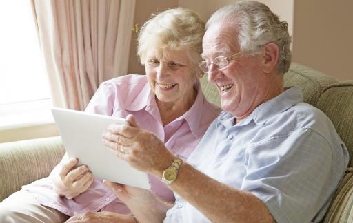 年齡增大老年人容易手抖 學(xué)會靈活健指操緩解手抖