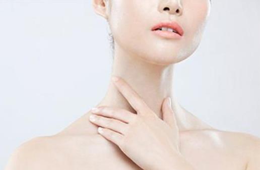 消除頸紋有妙招 日常按摩頸部補充適量的維生素