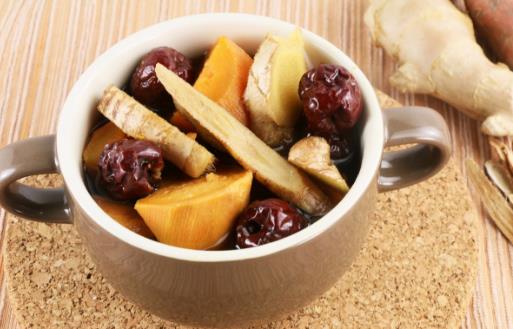 每天睡前堅持用生姜貼肚臍 生姜的養生功效大全