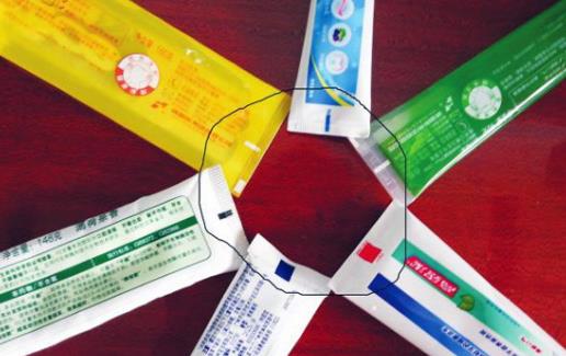 牙膏底部色條代表一些化學(xué)成分 彩色短線的含義大不同