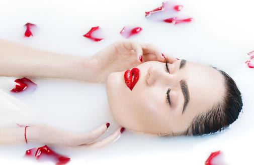 喝低、脫脂牛奶容易長痘痘