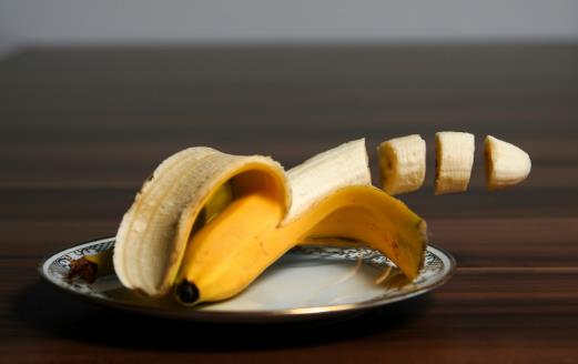香蕉皮有非常高的營養(yǎng)成份 香蕉皮的神奇小妙用