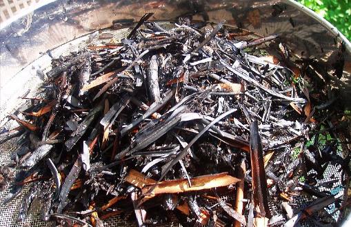 施草木灰對(duì)養(yǎng)花的好處 正確使用草木灰的竅門