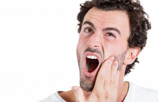 口腔白斑切勿私自用藥 科學(xué)就診預(yù)防口腔白斑