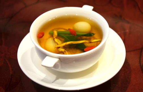 燉湯時，營養都在肉里，不在湯里？