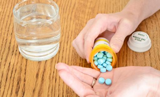 吃藥容易被忽略的6個(gè)錯(cuò)誤方法 快看看你犯了幾個(gè)
