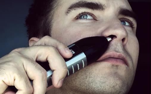 鼻毛長出來是拔掉還是剪掉？如何保護好個人鼻腔