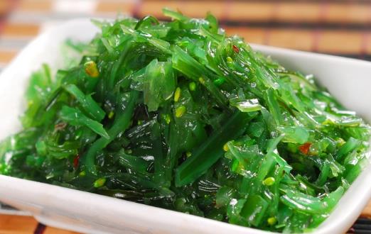 臉上長痘痘 調理飲食應該注意的事項