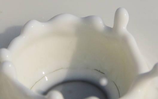 牛奶是富含營養價值的天然飲品 挑選牛奶的方法