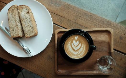 牛奶是富含營養價值的天然飲品 挑選牛奶的方法
