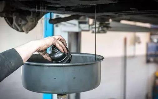 汽車必須要做的四個保養(yǎng)，別不當回事，少做一個汽車早報