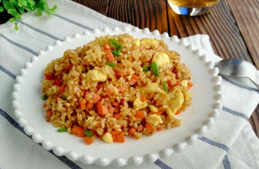 掌握幾個“炒飯”技巧，幫你做好小吃攤，從簡從速的做出