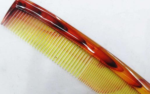 每日梳頭的好處 日梳百遍秀發飄逸