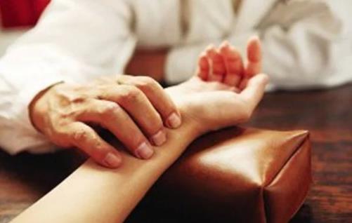 女人身體“上、中、下”三處變大，說明濕氣過重，你要抓