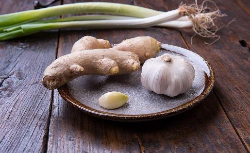 女人身體“上、中、下”三處變大，說明濕氣過重，你要抓