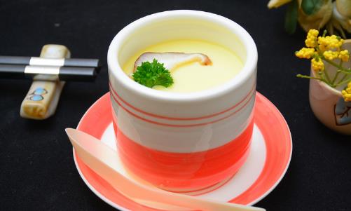 蒸出來的雞蛋羹不鮮嫩 原來是加錯了水難怪不好吃