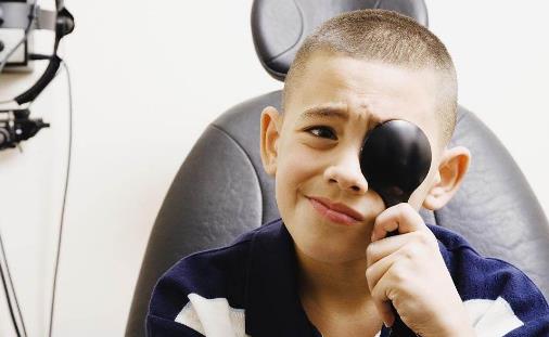 引起孩子視力下降的原因 預防從小培養良好用眼習慣