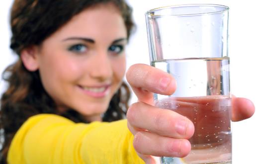 使用飲水機和電熱水壺喝水,哪種比較健康衛生