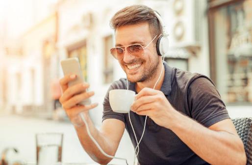 沉迷于玩手機(jī)很傷身 帶來(lái)4大危害讓你害怕