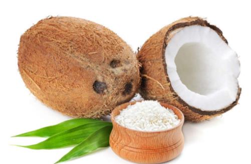 椰子光喝水太浪費了!教你快速剝開椰子享用椰肉很多人買