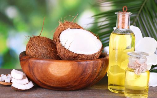 椰子光喝水太浪費了!教你快速剝開椰子享用椰肉很多人買