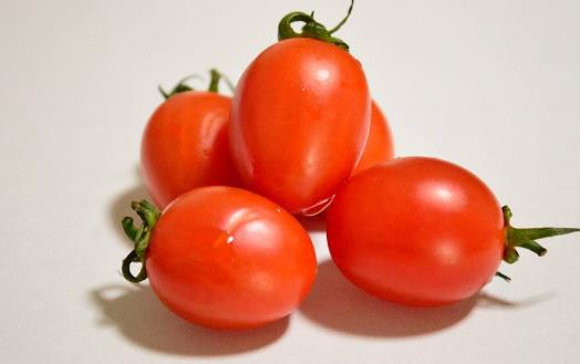 圣女能果延緩衰老潤(rùn)澤肌膚 食用圣女果注意事項(xiàng)