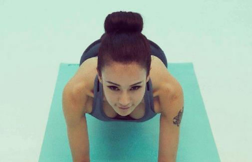 還在苦練平板支撐？拼時長可能讓脊柱受傷 