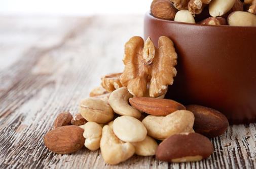 這種堅果好處多,若中老年人堅持吃2周,身體7大好處顯而易