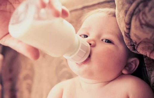 寶寶厭奶期 看寶媽應(yīng)對(duì)厭奶期寶寶的妙招