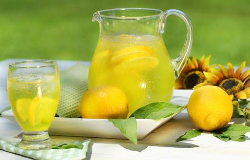 喝檸檬水多久能變白 至少堅(jiān)持三個(gè)月