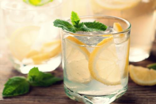 喝檸檬水多久能變白 至少堅(jiān)持三個(gè)月