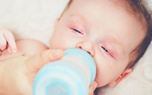 長(zhǎng)寶寶時(shí)間只吃軟食牙齒問(wèn)題多 寶寶吃硬食的咀嚼訓(xùn)練