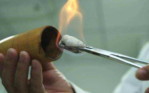 按摩之后進行刮痧效果好 刮痧不夠拔罐來救