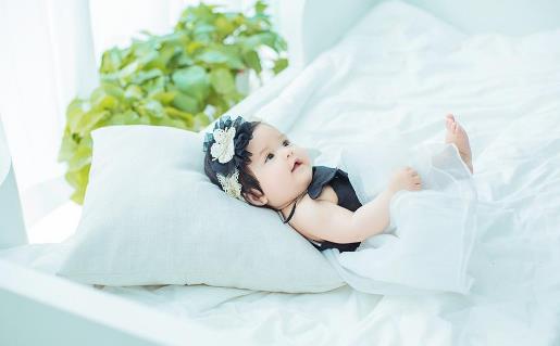 逗寶寶玩千萬不要經常做的動作 小心這樣傷害到寶寶