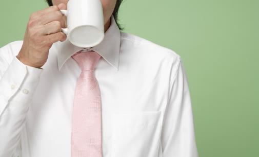 晨起空腹喝水到底好還是不好