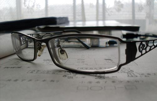 不戴眼鏡沒有安全感 眼睛度數加深會有哪些原因