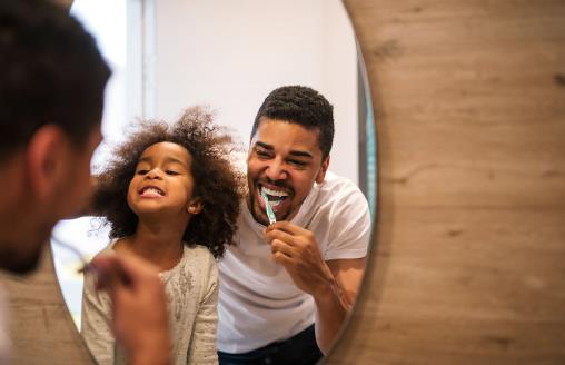 錯(cuò)誤的刷牙方式對(duì)牙齒的損害有多大?究竟應(yīng)該怎么刷!