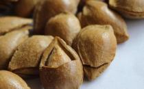 ?苦杏仁和甜杏仁的區(qū)別 食用過量對人體產生危害
