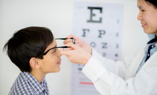 預(yù)防兒童近視 警惕糖分的過多攝取