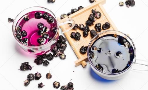 天天用枸杞泡水,應該選擇黑枸杞還是紅枸杞?營養師:別