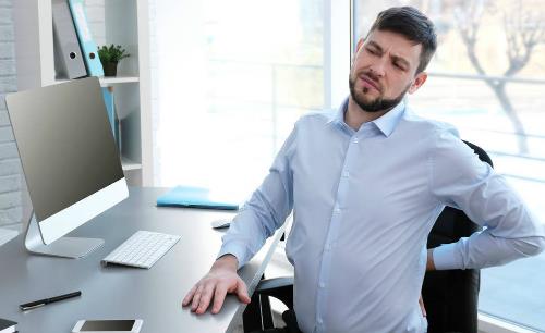 前列腺癌常常有四個(gè)標(biāo)志,腰部出現(xiàn)一個(gè)征兆,提示癌癥已