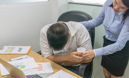 前列腺癌常常有四個(gè)標(biāo)志,腰部出現(xiàn)一個(gè)征兆,提示癌癥已