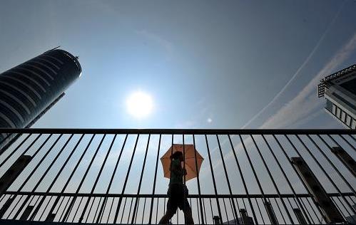 把藿香正氣水涂在腳上,有什么作用?醫(yī)生:還有4個妙用您