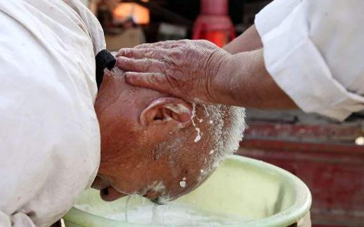 老人洗頭護(hù)發(fā)注意事項 頭發(fā)干透再睡覺