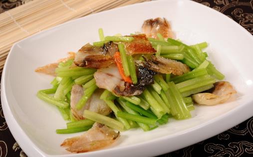 吃芹菜能夠排毒清腸？“清腸”可以清宿便？答案可能在你