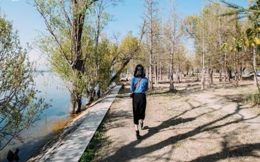 散步可以讓身體放松強(qiáng)身健體 散步的講究