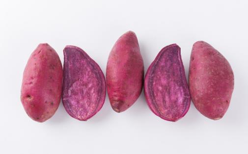 紫薯和胡蘿卜一起蒸著吃,促排便、增強(qiáng)免疫力,尤其適合